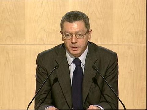 Ruiz-Gallardón considera fuera de la ley la trama de espionaje