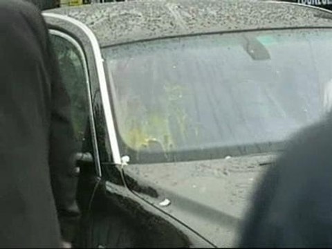 Huevos y cacerolada contra el gobierno de Islandia