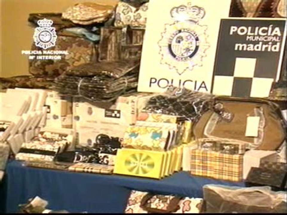 La policía interviene 1.323 artículos falsificados de primeras marcas
