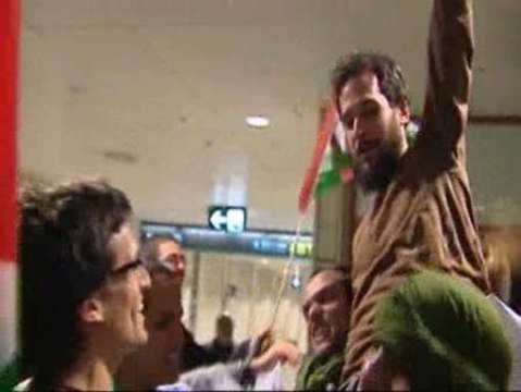 Llegan a Madrid los dos cooperantes españoles de El Aaiún