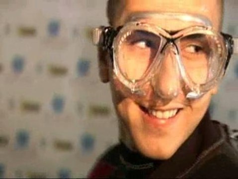 Jorge Lorenzo despide el año buceando entre escualos