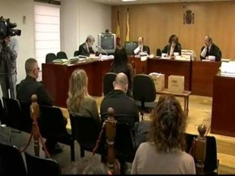 Absueltos los acusados de explotar a mujeres en un prostíbulo de La Jonquera