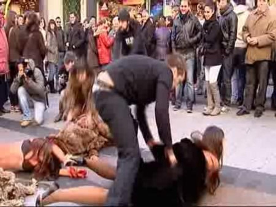 Flashmob contra el uso de pieles en Madrid