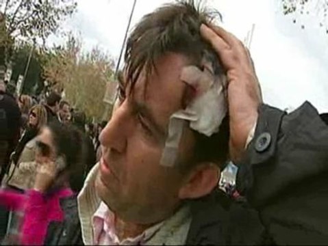 La policía golpea a los manifestantes a las puertas de la Asamblea de Murcia