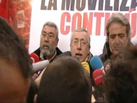 Los sindicatos dejan en manos del Gobierno la convocatoria de una huelga general