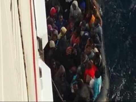 Rescatados 44 inmigrantes a bordo de una patera