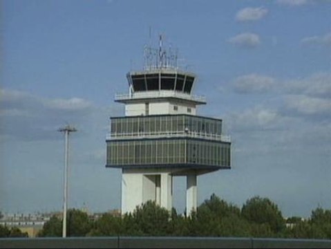 La entrada en vigor del estado de alarma obliga a los controladores aéreos a empezar a trabajar