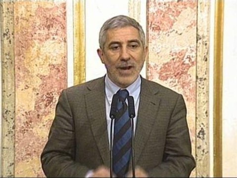 Llamazares pide la comparecencia de Trinidad Jiménez sobre las revelaciones de Wikileaks