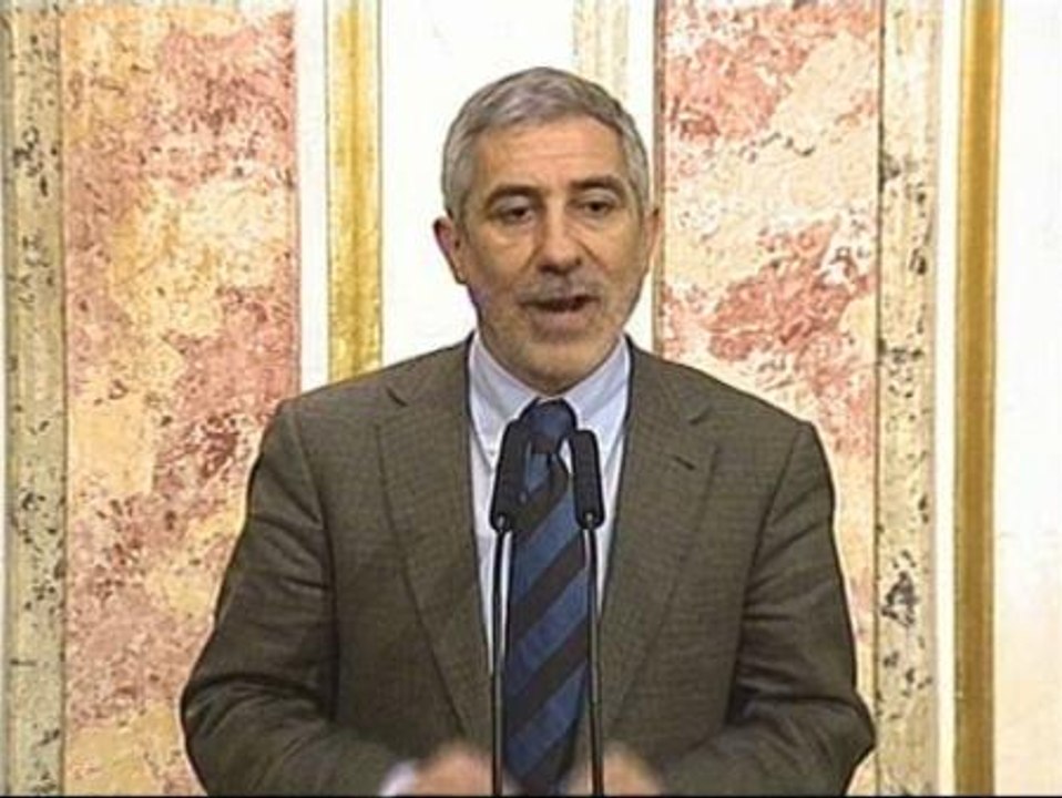 Llamazares pide la comparecencia de Trinidad Jiménez sobre las revelaciones de Wikileaks