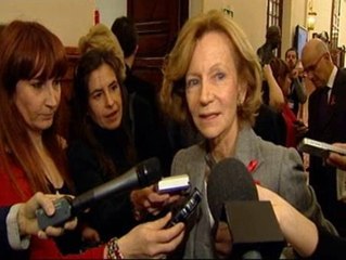 Salgado: "Las nuevas medidas no alteran la reducción del déficit en 2011"