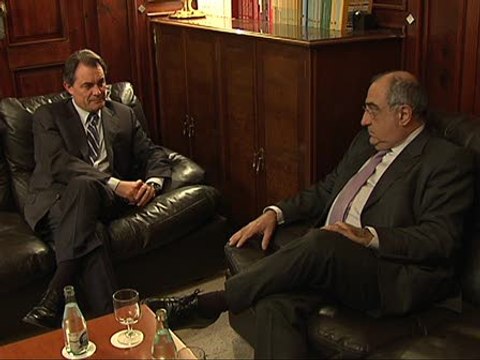 Los socialistas catalanes tienden la mano a CiU