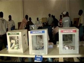 Los haitianos votan a ritmo creole