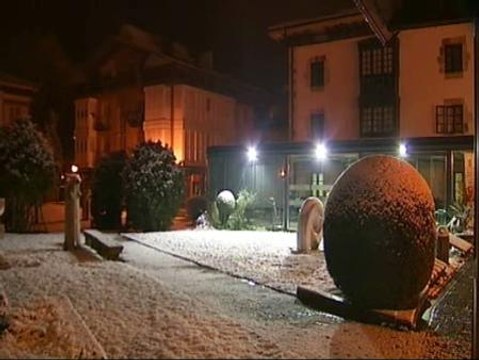 El temporal de nieve cubre de blanco Vitoria