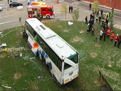 Al menos 38 heridos en un accidente de autobús en Zaragoza
