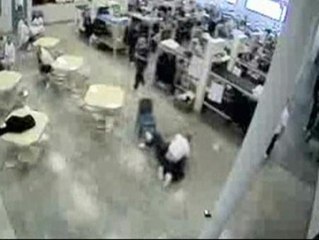 Brutal paliza a un preso en un correccional de Estados Unidos