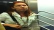 Una mujer increpa al pervertido que la está atacando en el metro