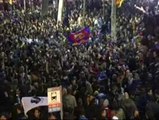 Miles de barcelonistas celebran el 5-0 en Canaletas