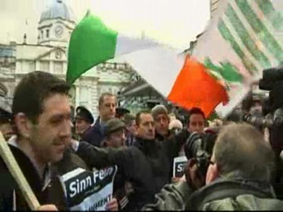 Enfrentamientos con la policía en Dublín por el rescate de Irlanda