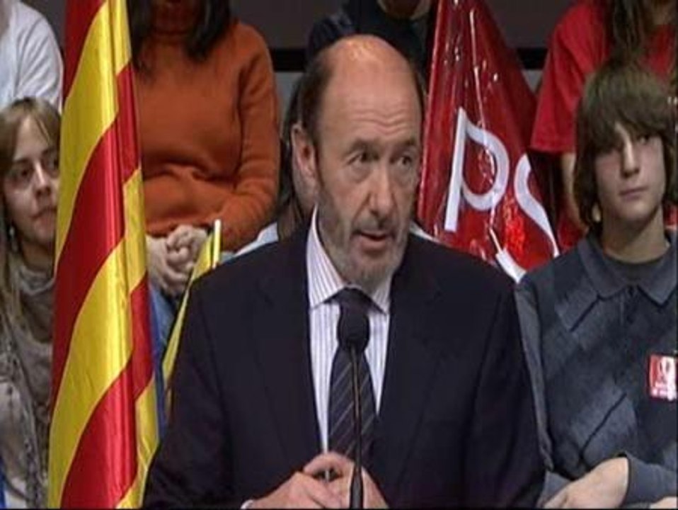 Rubalcaba, interrumpido en un mitin con gritos de "Sahara libre"