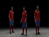 Villa, Llorente y Xabi Alonso enseñan la nueva camiseta de la selección