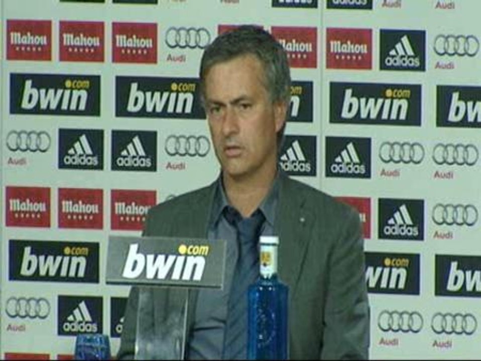 Mourinho: "¿Los pitos? La afición es la que me paga y yo tengo que callar y aceptar"