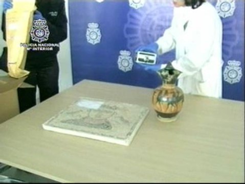 La policía recupera piezas de tumbas del siglo I y II robadas en Medina Azahara (Córdoba)