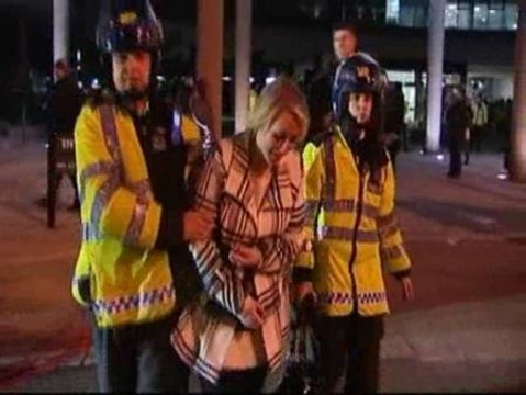 La policía detiene a 32 jóvenes en Londres por el asalto a la sede del partido conservador