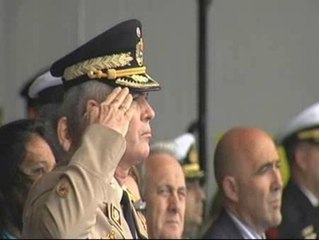 El ministro venezolano de Defensa niega que mantengan relaciones con grupos violentos