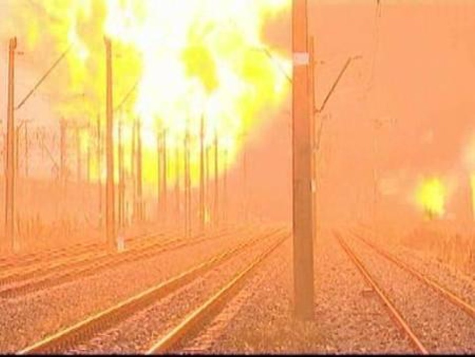 Espectacular explosión de dos trenes de mercancías