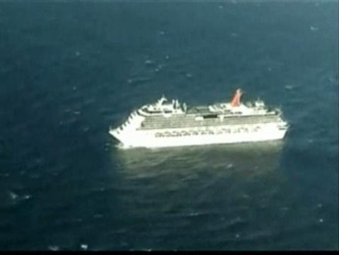 Comienza el remolque del crucero varado con 4.000 personas en el Pacífico