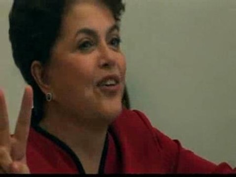 Serra y Rousseff votan en las elecciones a la presidencia de Brasil