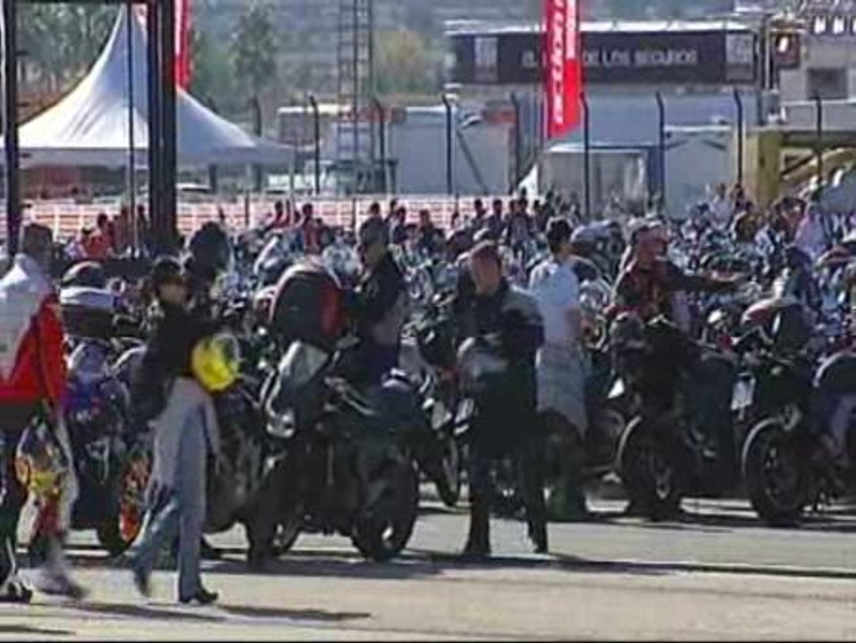 Cheste se llena de moteros