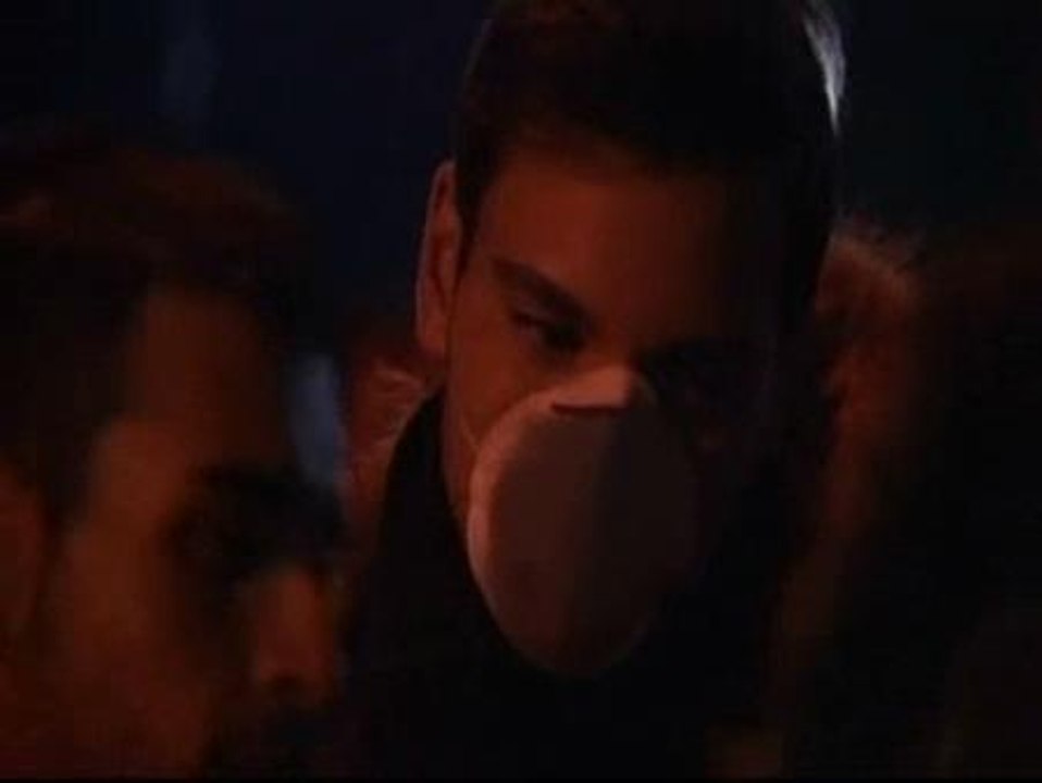 Duros enfrentamientos entre vecinos y policía por la huelga de recogida de basuras en Nápoles