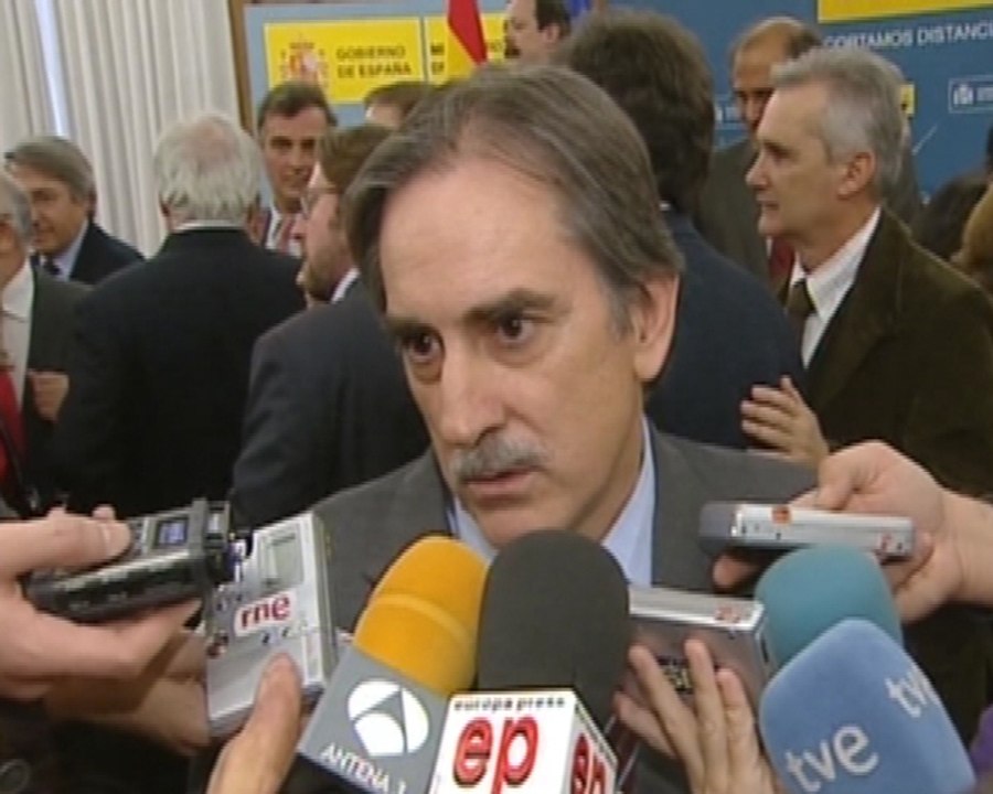 El Gobierno insta a sindicatos a negociar