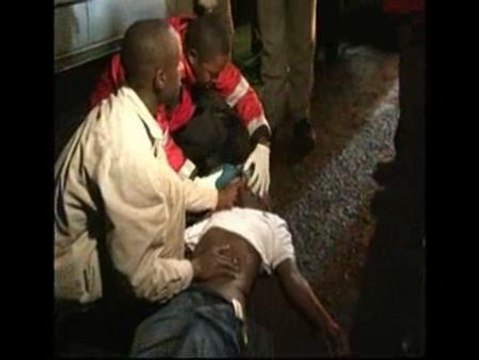 Nueve muertos por una estampida humana en un estadio de fútbol