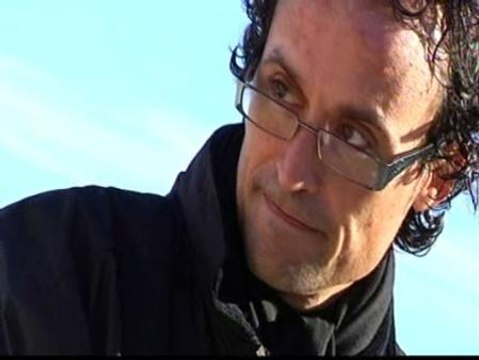 Sobrevive siete horas en alta mar, aferrado a los cadáveres de sus amigos