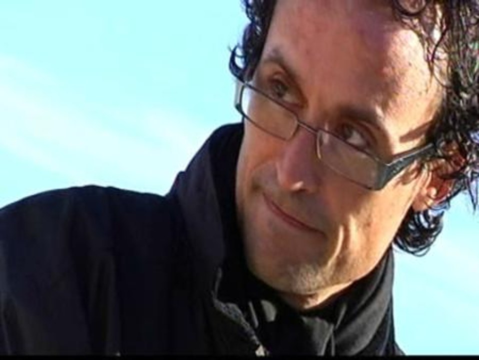 Sobrevive siete horas en alta mar, aferrado a los cadáveres de sus amigos