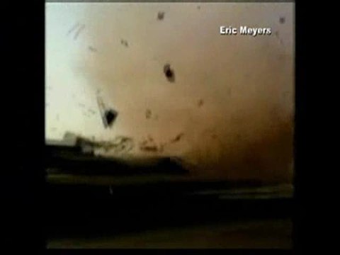 Impactantes imágenes de un tornado que arrasa todo a su paso en Texas