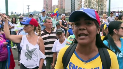Gobierno y oposición a las calles en una Venezuela sitiada por los apagones