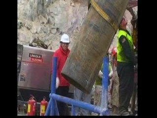 El revestimiento del túnel por el que saldrán los 33 mineros chilenos terminará hoy