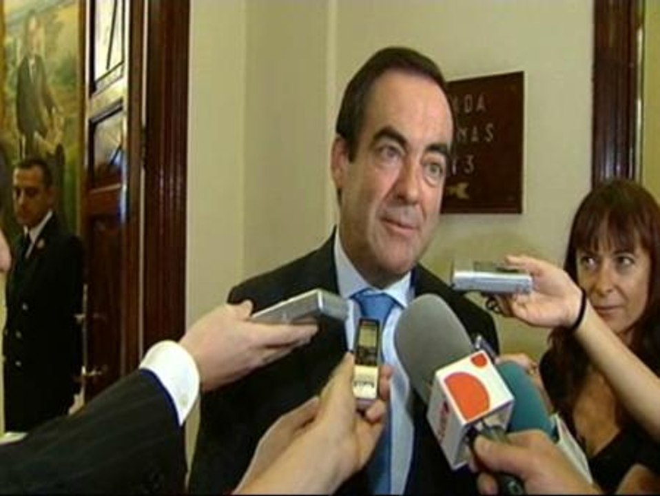 Bono asegura que los diputados son libres para hacer huelga pero aclara que el Congreso "no es una empresa"