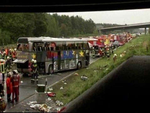 Doce muertos y decenas de heridos en un accidente de autobús en Alemania