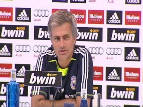 Mourinho: Si le siguen regalando los partidos al Barça necesitaremos muchos puntos