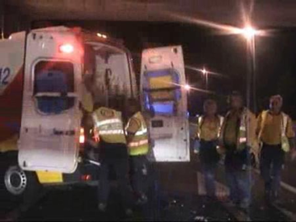 Seis jóvenes heridos de gravedad en Madrid al precipitarse el coche en el que viajaban