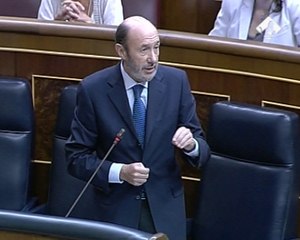 Rubalcaba al PP: "Su casa necesita toneladas de lejía y de desinfectante"