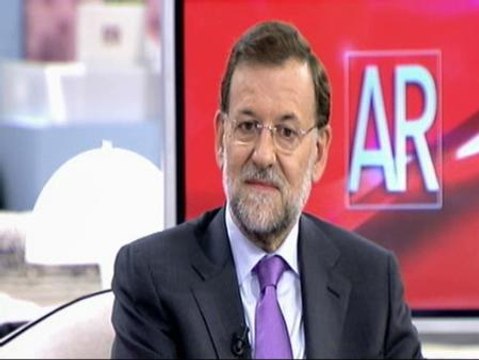 Rajoy tacha de absurdas las declaraciones de Zapatero sobre los parados en formación