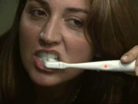 Uno de cada tres españoles no se limpia los dientes después de comer