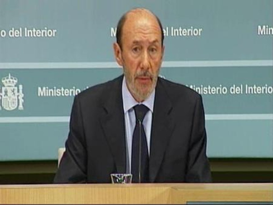 Rubalcaba confirma que la muerte de los guardias civiles ha sido un atentado