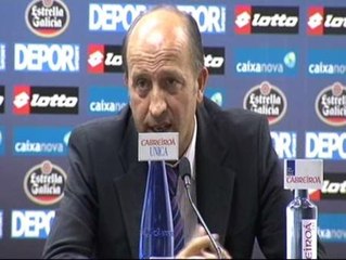 Lotina: "Hasta la gente que me para por la calle me pide un delantero"