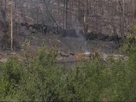 Continúa activo el incendio de la localidad coruñesa de Boiro
